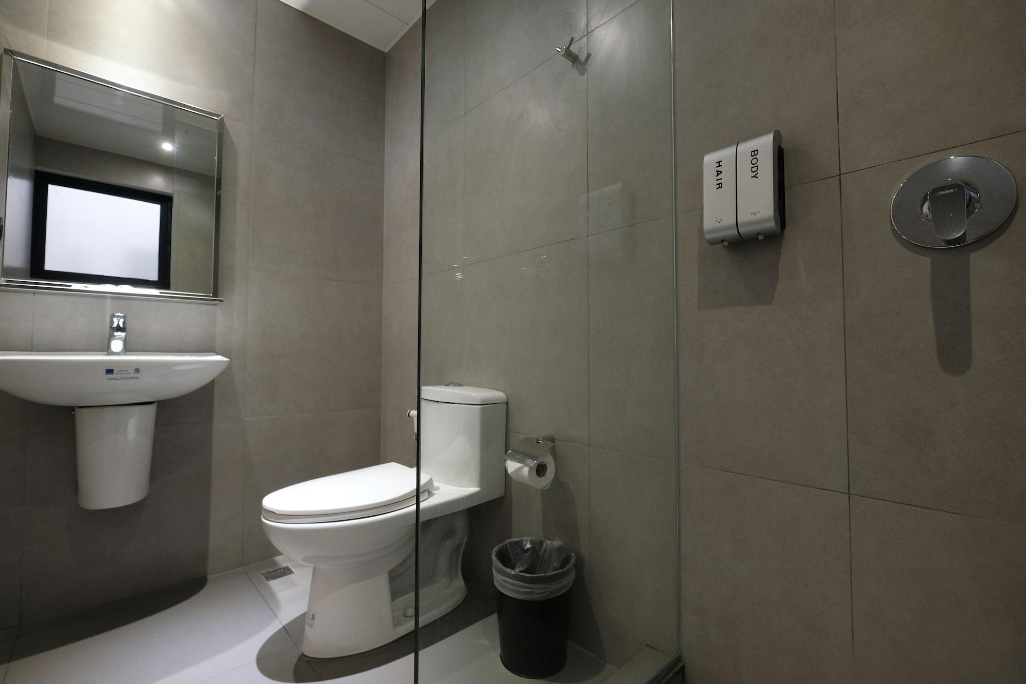 U Hotels Makati Makati City Kültér fotó