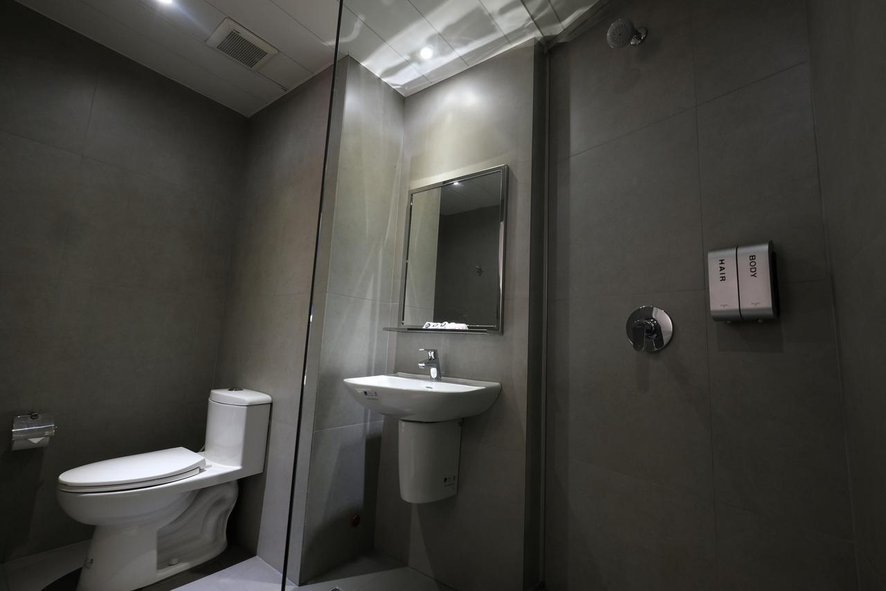 U Hotels Makati Makati City Kültér fotó